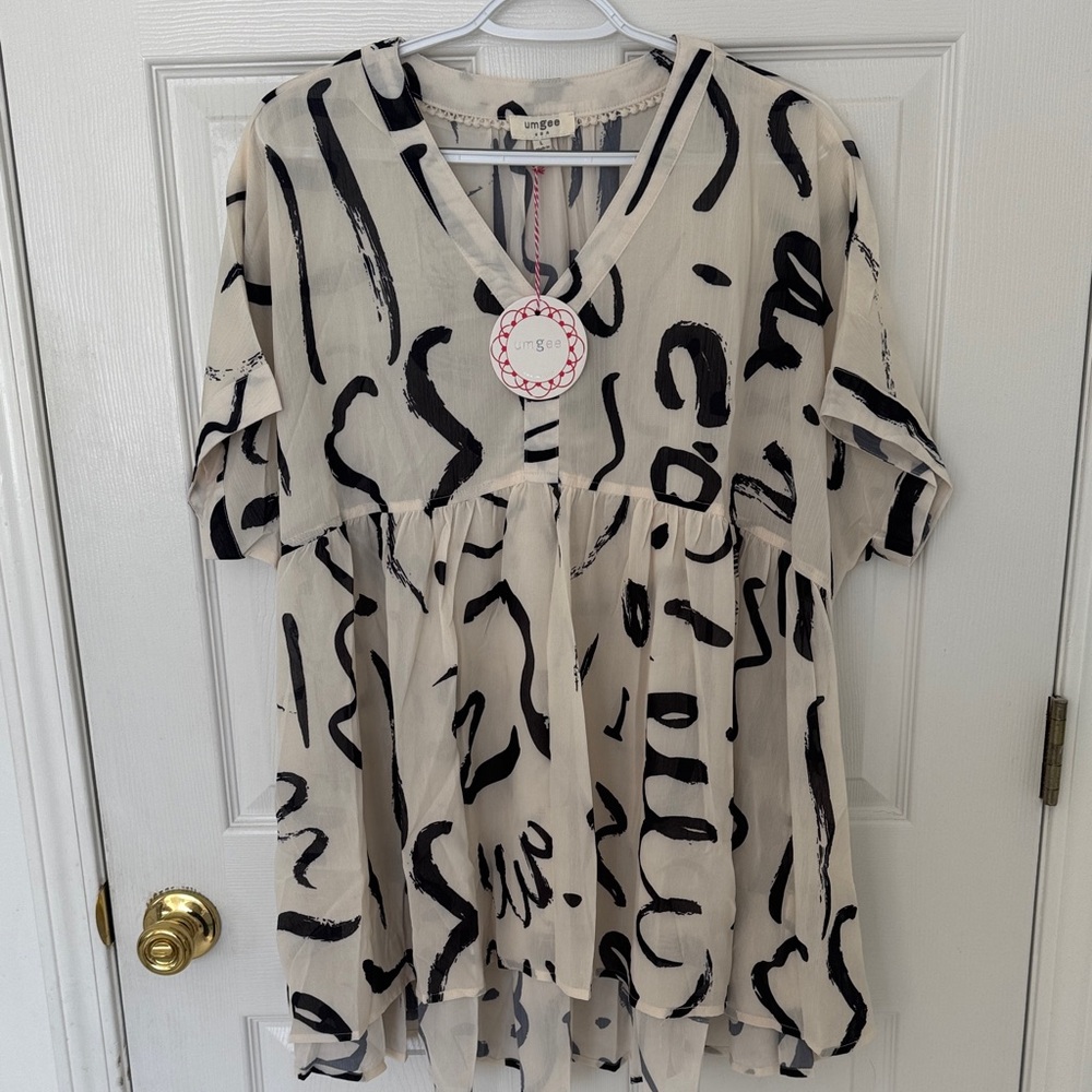 UMGEE Chic Black and Cream Women's Top